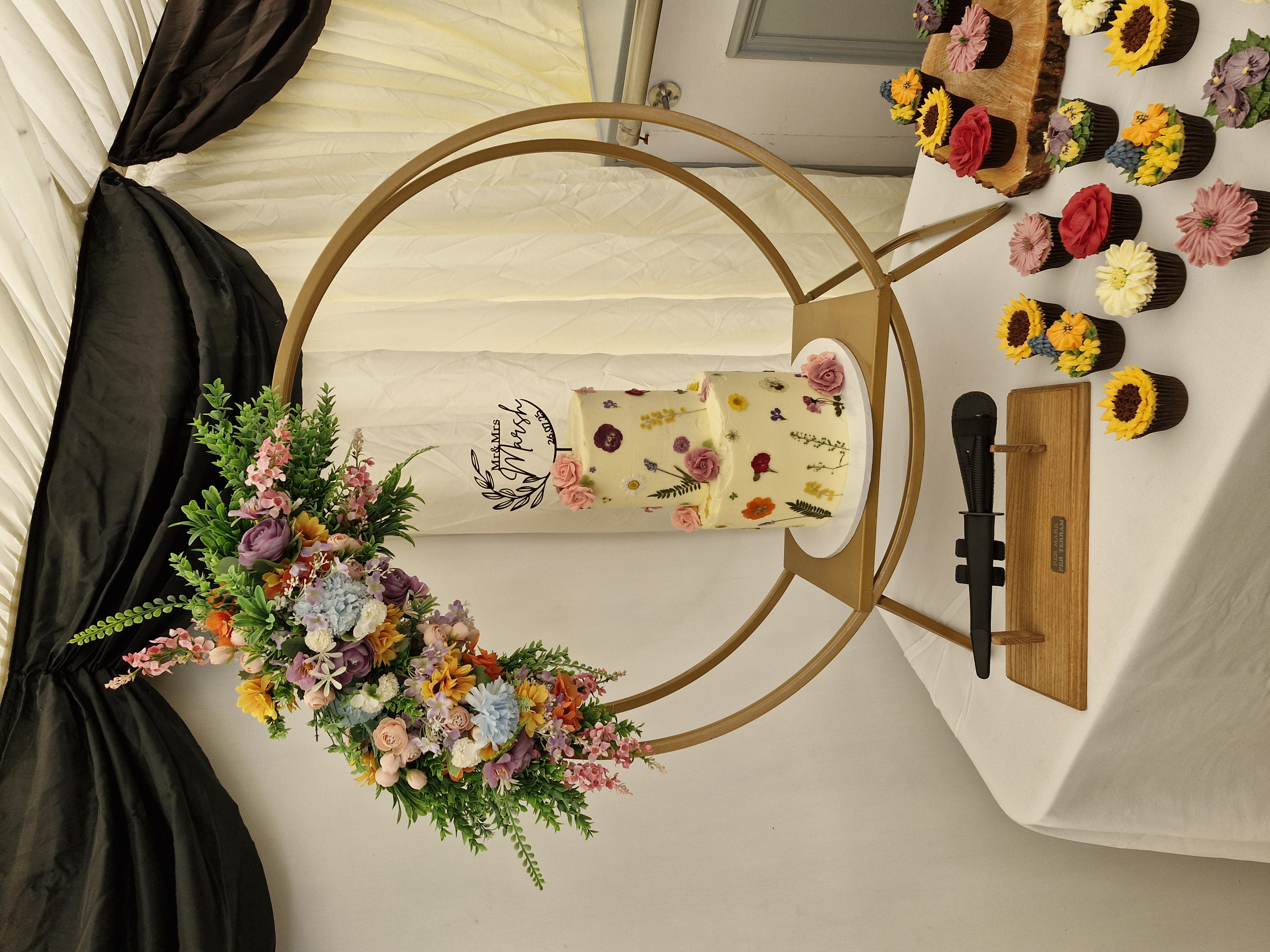 Wedding cake styling